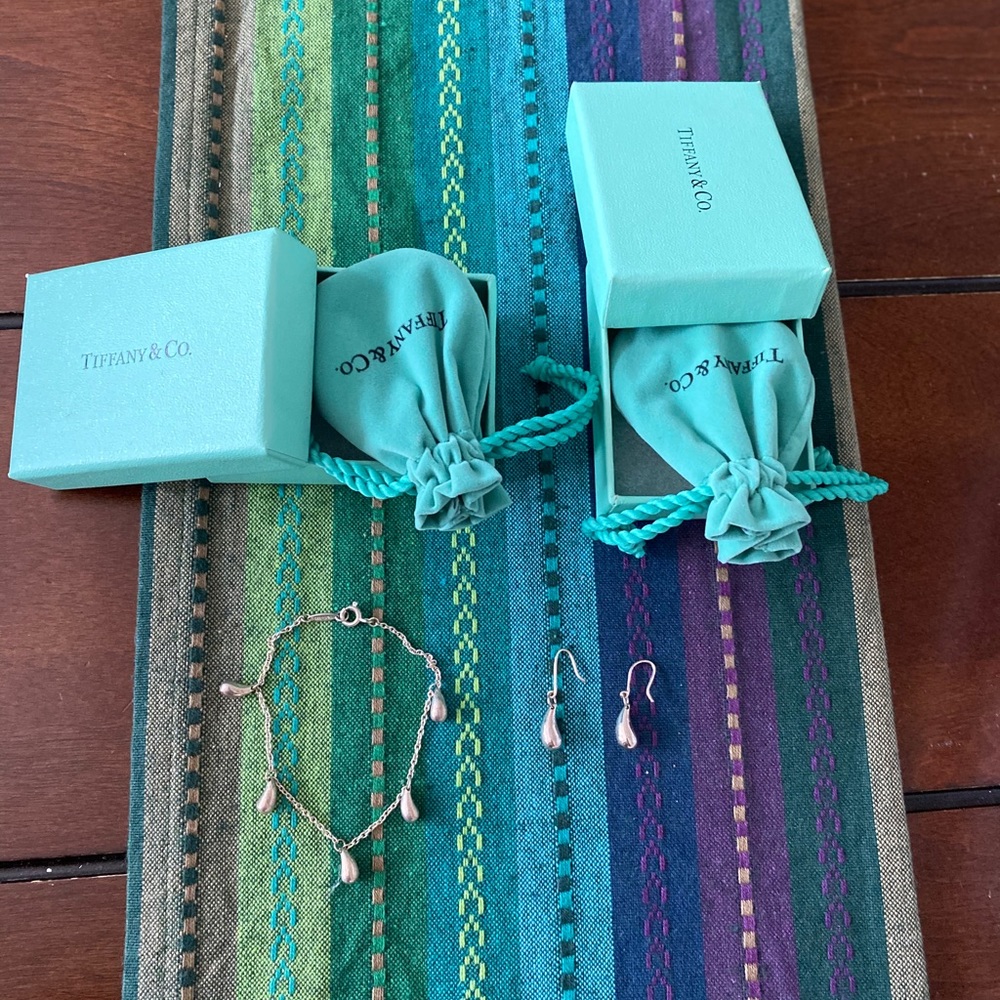 Tiffany’s sterling Silver Teardrop Set 💙